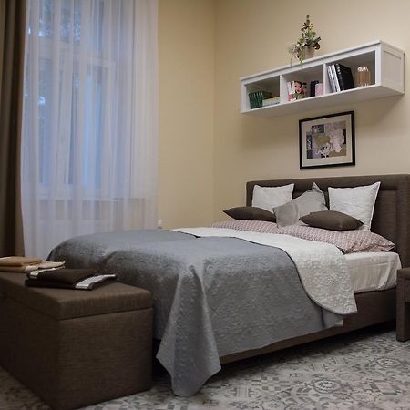 Zora Apartman Егер Екстериор снимка