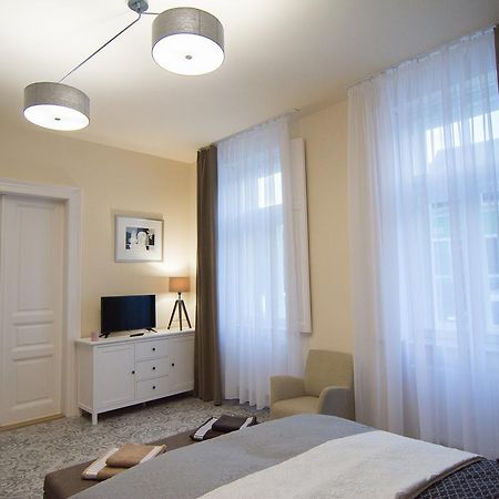 Zora Apartman Егер Екстериор снимка