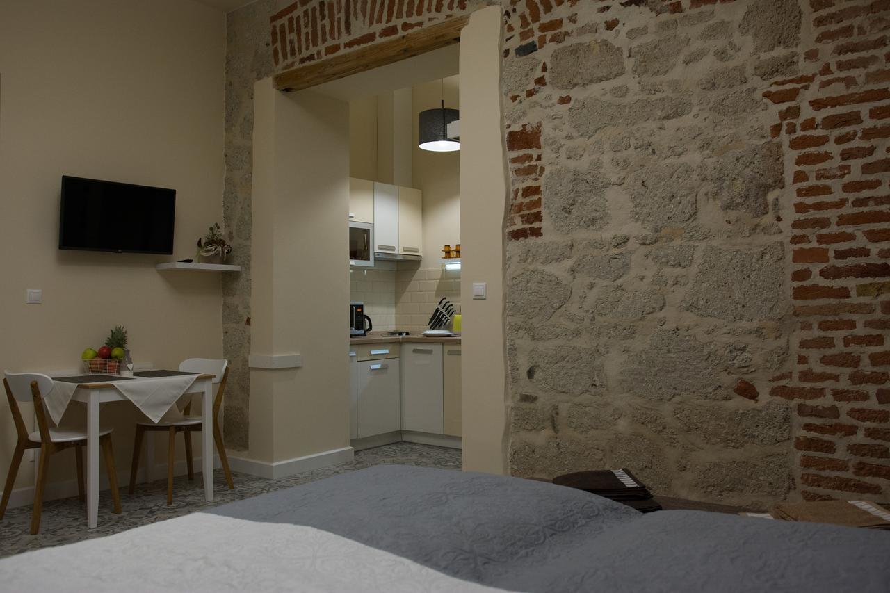 Zora Apartman Егер Екстериор снимка