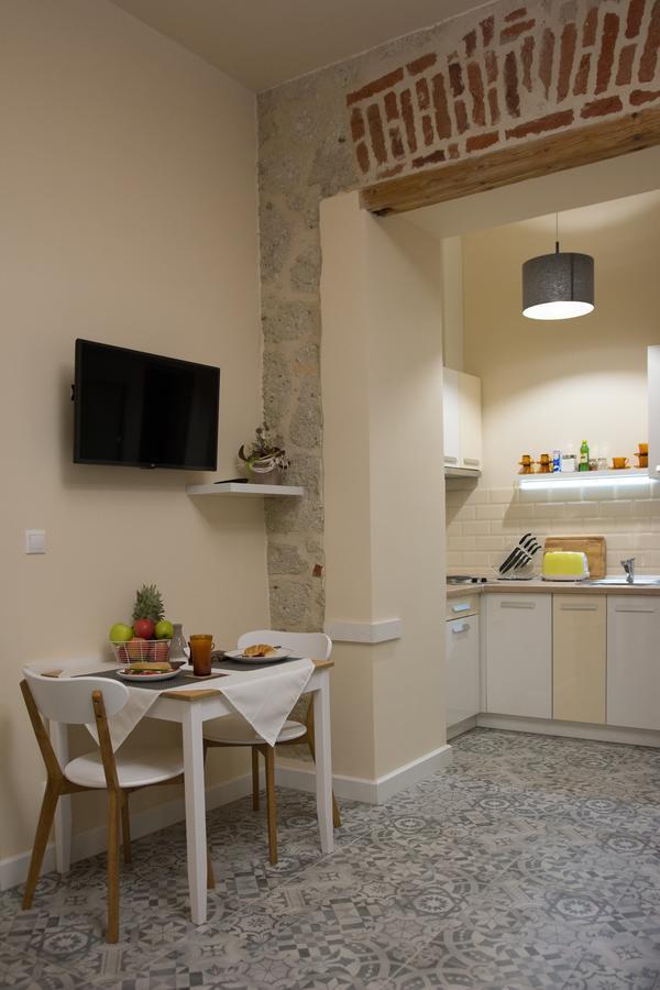 Zora Apartman Егер Екстериор снимка