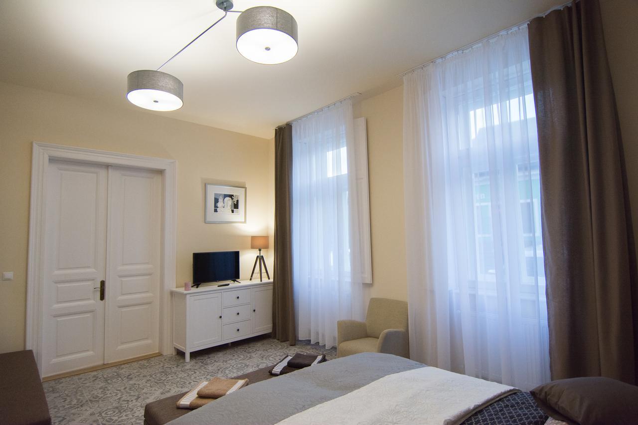 Zora Apartman Егер Екстериор снимка