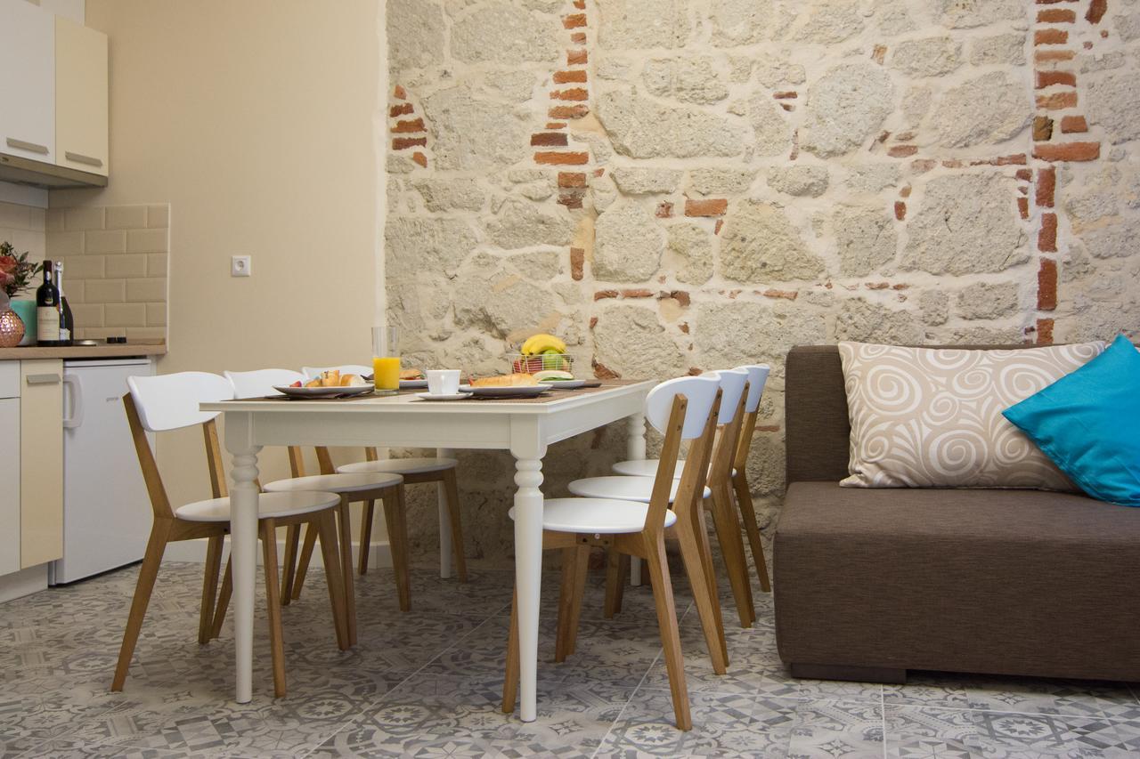 Zora Apartman Егер Екстериор снимка